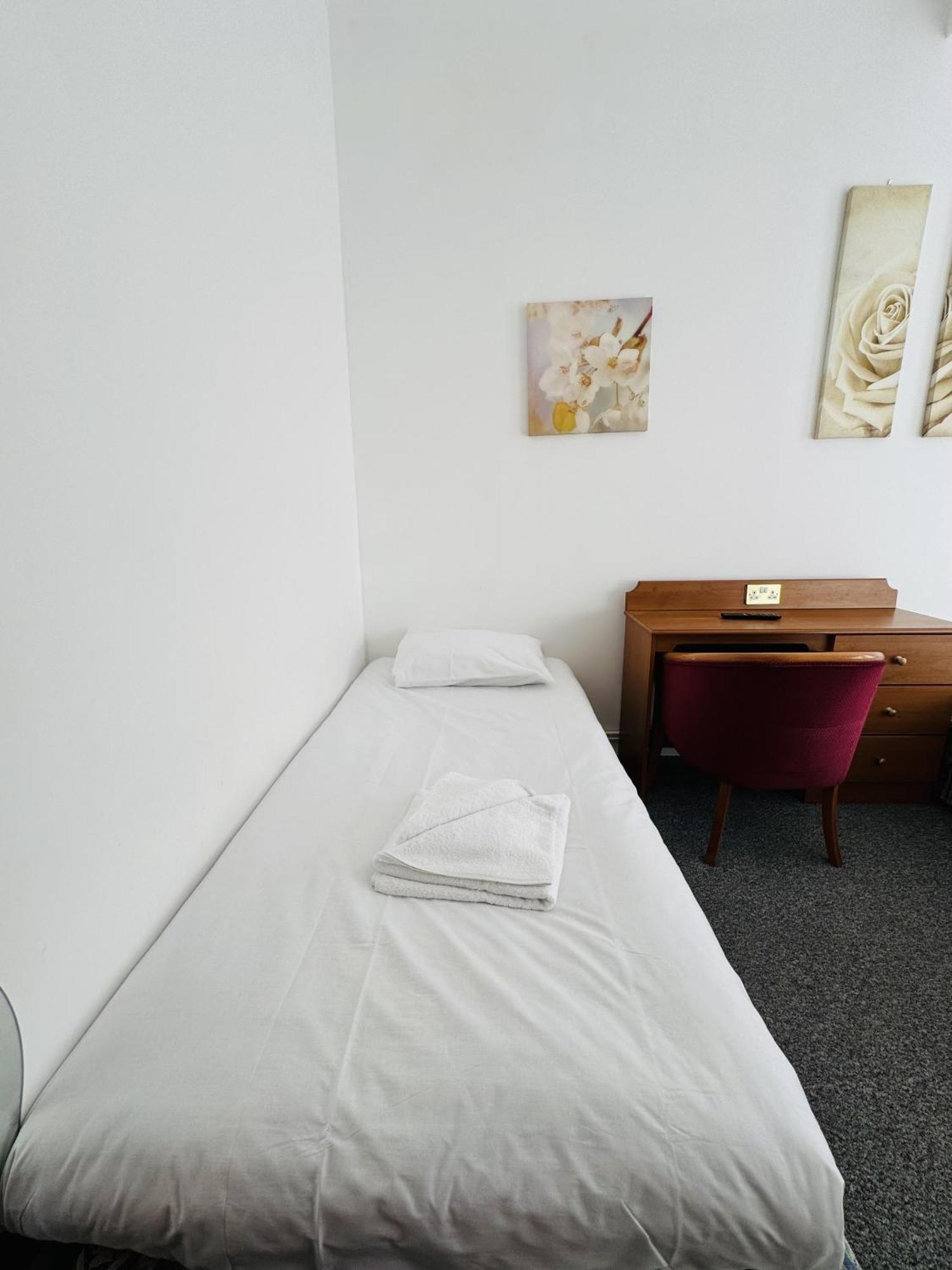 Carlton Court Hotel Eastbourne Room photo