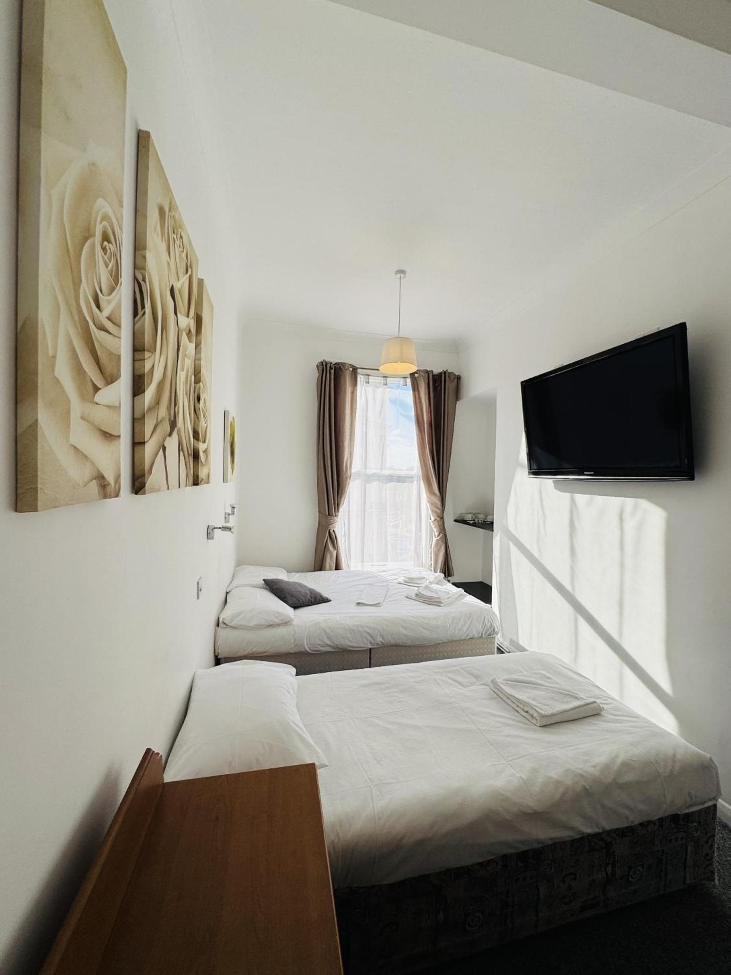 Carlton Court Hotel Eastbourne Room photo