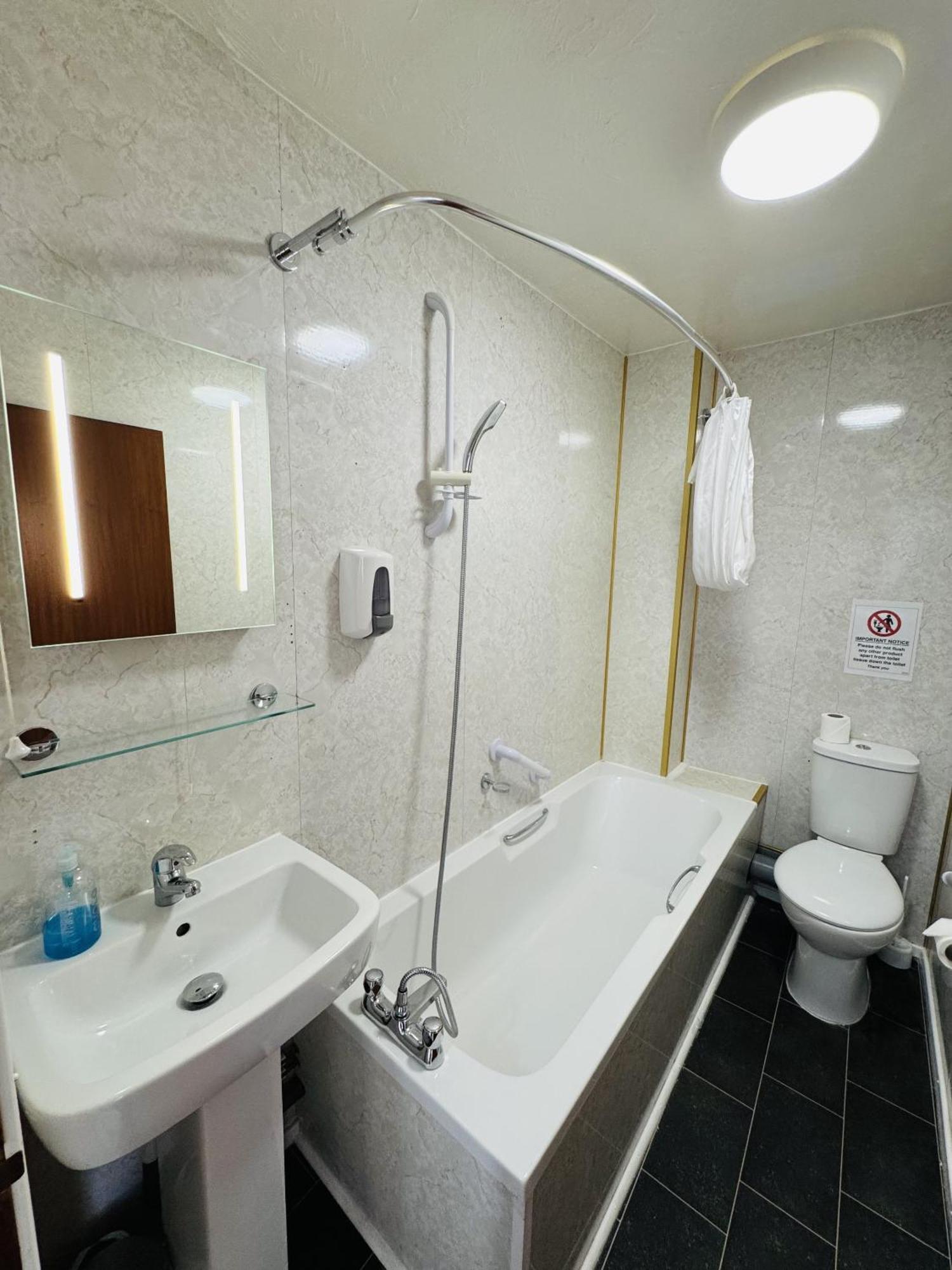 Carlton Court Hotel Eastbourne Room photo