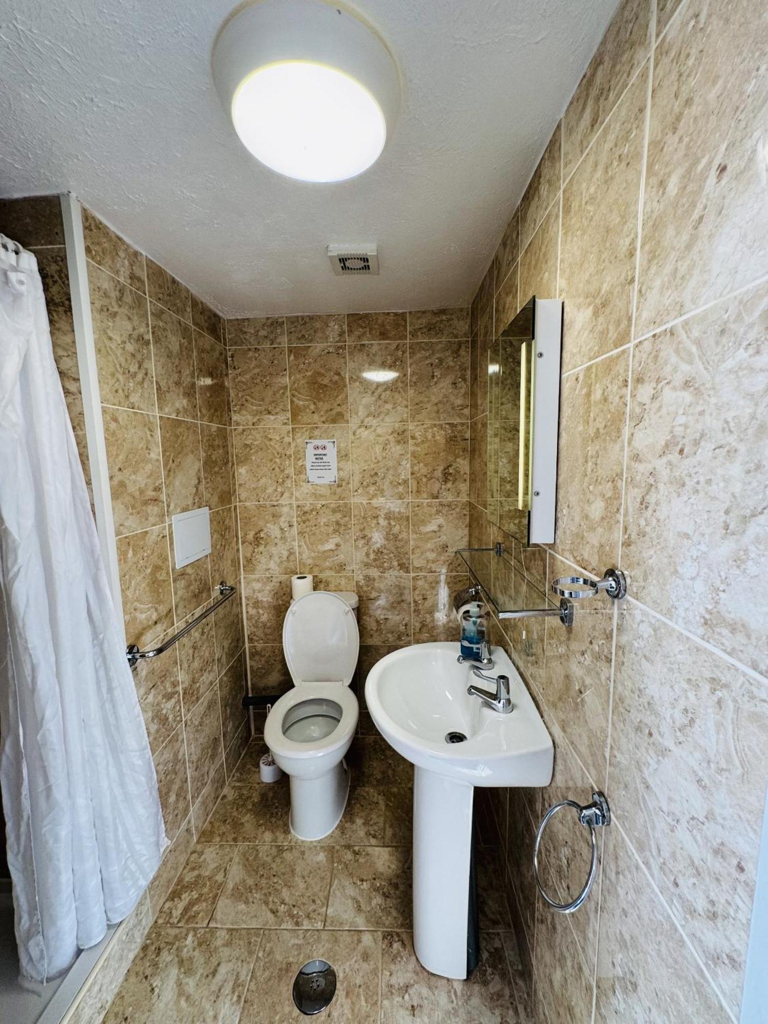 Carlton Court Hotel Eastbourne Room photo