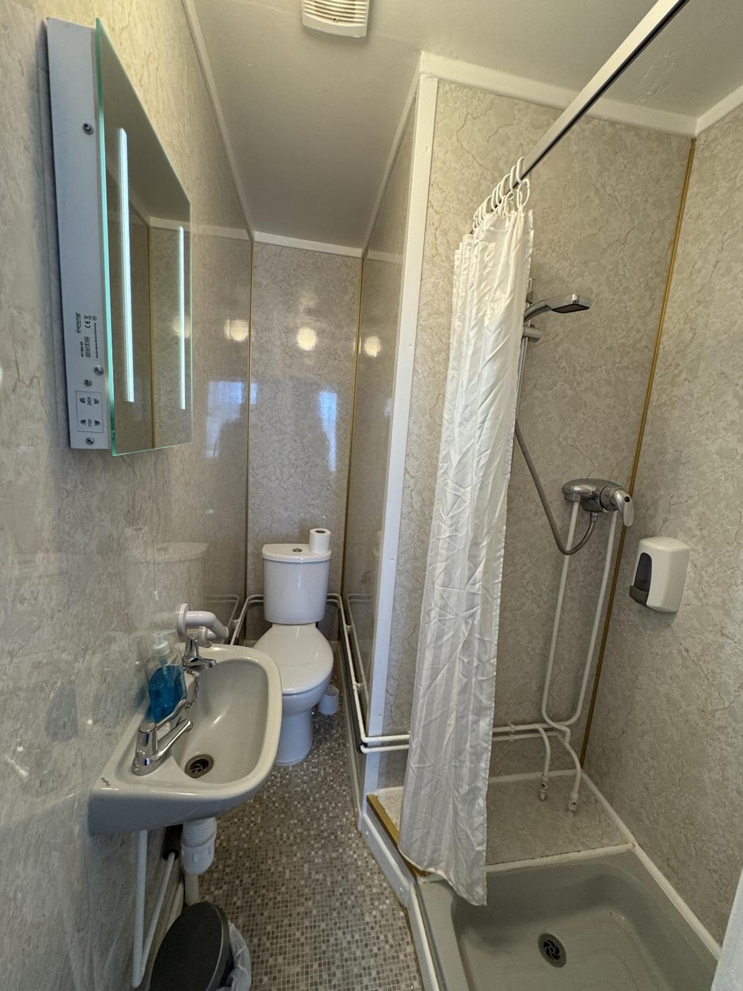 Carlton Court Hotel Eastbourne Room photo