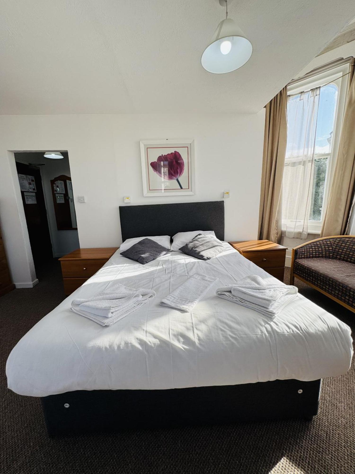 Carlton Court Hotel Eastbourne Room photo